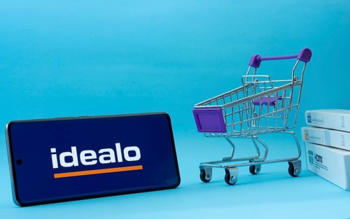 Dhaka, Bangladesh- 03 July 2025: Smartphone with idealo logo next to a small shopping cart and