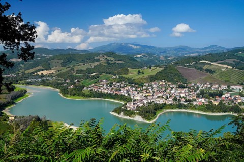 Artificial lake, Lago di Mercatale, Sassocorvaro, Sassocorvaro Auditore, Pesaro and Urbino, Marche,