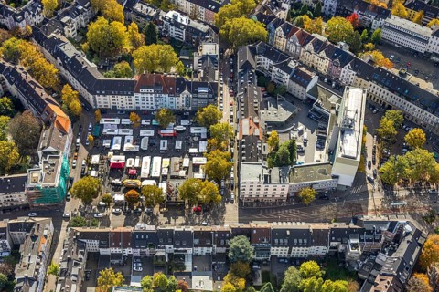 Aerial view, Rüttenscheider Stern office skyscraper and weekly market market on the market square,