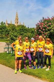 Participants in the Wings for Life Worldrun Volksgarten, in the back the town hall, Vienna, Austria