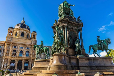Maria Theresia Memorial on Maria-Theresien-Platz, in the back the Natural History Museum, Vienna,