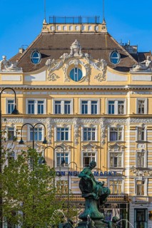 Bronze statue on the Donnerbrunnen at Neuer Markt, the historic façade of the Herrenhuterhaus in