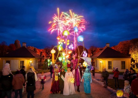 Moritzburg Fish and Forest Festival, Large lantern parade for baroque fireworks on the castle