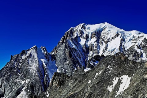 From the left, the mountains, L'Aiguille Blanche de Peuterey, Mont Blanc, Pointe Helbronner viewing