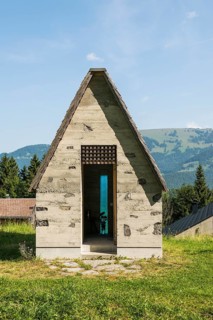 Alm and modern chapel, Alm Enge, Hirschau, Bregenzerwald, Vorarlberg, Alps, Austria