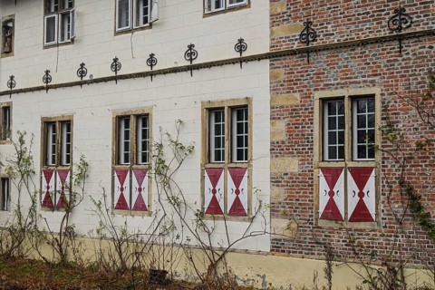 Historic façade with brick, lattice windows and red and white shops in a quiet autumn atmosphere,