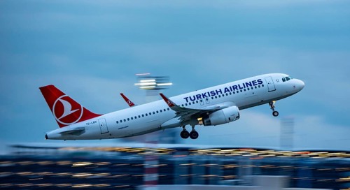 Turkish Airlines Airbus A320, taking off from Düsseldorf Airport, North Rhine-Westphalia, Germany