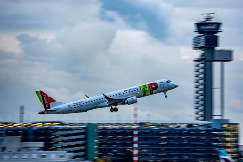 TAP Air Portugal, Embraer E195AR taking off from Düsseldorf Airport, Air Traffic Control Tower,