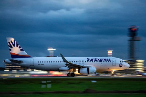 SunExpress Airbus A320, landing at Düsseldorf airport, North Rhine-Westphalia, Germany
