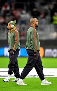 Coach coach Vincent Kompany FC Bayern Munich FCB Sacha Boey FC Bayern Munich FCB (23) run past each