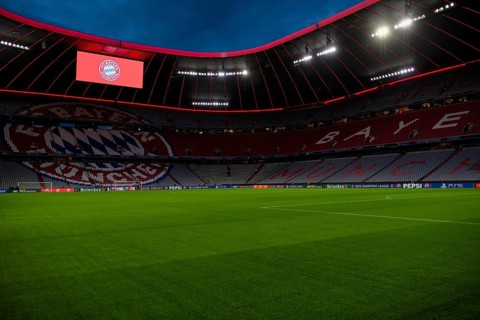 Overview, totals, scoreboard, logo FC Bayern Munich, FCB, blue hour, Champions League, Allianz