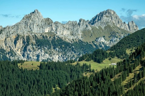 View from the Saalfelder Höhenweg to Schartschrofen and Rote Flüh, Tannheimer Tal, Allgäu Alps,
