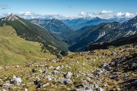 View from the Saalfelder Höhenweg hiking trail to the Tannheimer Mountains, Tannheimer Tal, Allgäu