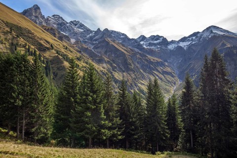 View of the Bacherloch Valley and the mountains of the Allgäu Alps with Trettachspitze,