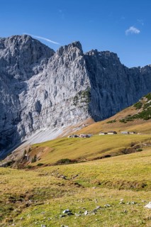 Dreizinkenspitze and Laliederer Wand, landscape with mountain village and impressive rock face,