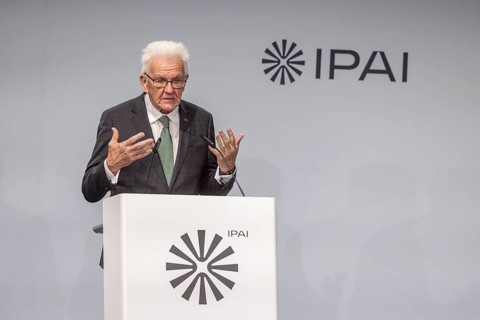 Winfried Kretschmann (Greens), Minister-President of Baden-Württemberg. portrait at the lectern