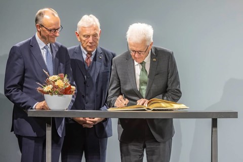 Entry in the Golden Book of the City of Heilbronn: Federal Chancellor Friedrich Merz, Lord Mayor