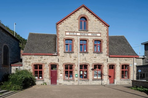 École Sainte-Anne, Saint Anne primary school and kindergarten in the town Hastière, province of