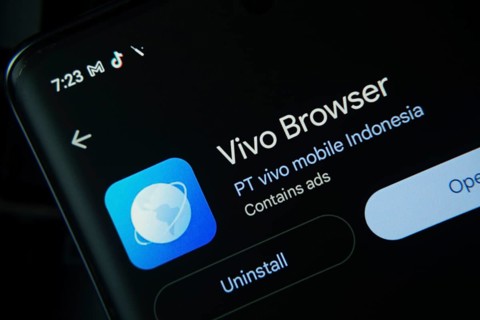 Dhaka, Bangladesh- 16 Oct 2025: Vivo Browser app from Google Playstore is displayed on a smartphone