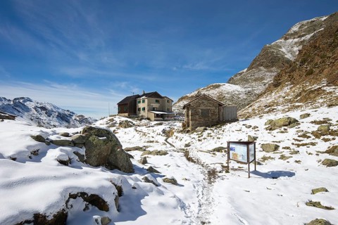 The Weisskugelhütte at the end of the Langtauferer Valley is located at an altitude of 2544 meters