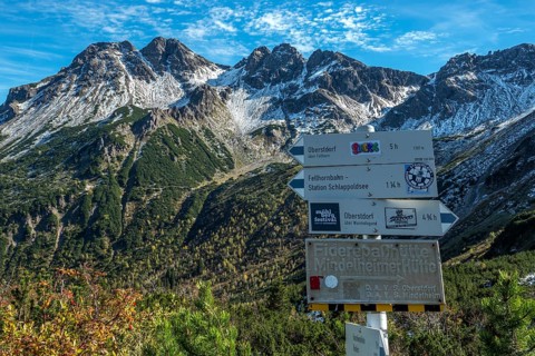 Hiking trail on the hiking trail around the pulpit in autumn vegetation, in the back mountains of