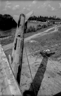 Germany, Berlin, 12.8.1992, installations by British scrap artists in the Spreebogen, a MIG 21 at