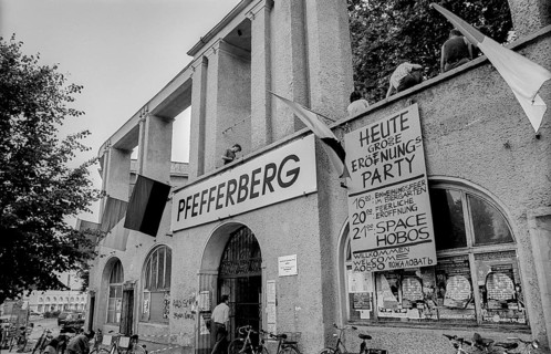 Germany, Berlin, 07.08.1992, Pfefferberg object seen from Schönhauser Allee, celebration of the