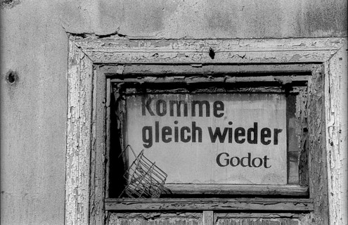 Germany, Halle, 5.8.1992, door window: Come right back Godot