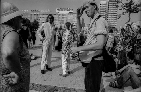 Germany, Berlin, 1.8.1992, Wise Fool Puppet Intervention, street theatre from San Francisco, under