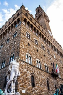 Fountain of Neptune (Fontana del Nettuno) and Palazzo Vecchio (Old Palace) in the background.