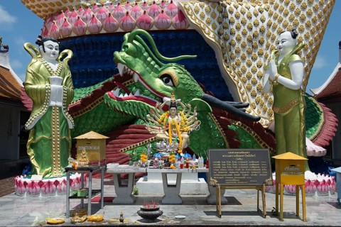 Thailand, Koh Samui, Temple, Wat Plai Laem, at the foot of the Guanyin's statue (Chineese)