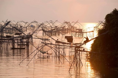 Thailand, Phatthalung, Shore-operated lift net, Sunrise // Pêche au carrelet, Lever du soleil, Sud