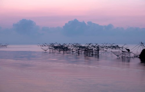 Thailand, Phatthalung, Shore-operated lift net, Before sunrise // Pêche au carrelet, Lever du