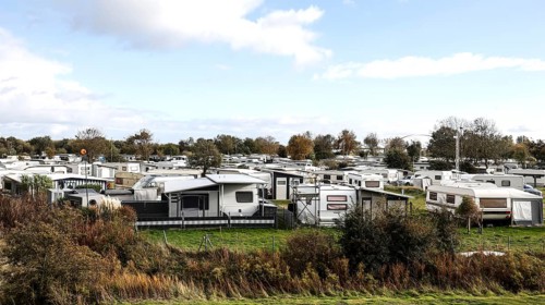 Caravans, permanent campers and motorhomes on a campsite, Fehmarn, 16.10.2025, Fehmarn,