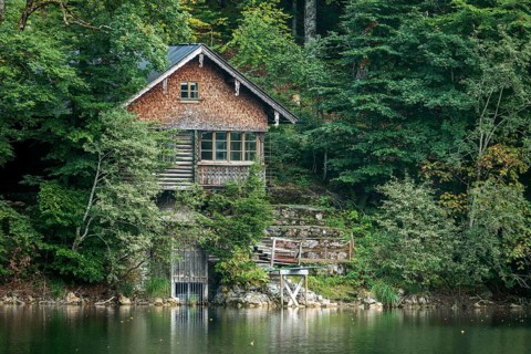 Wooden cabin am Freibergsee, Oberstdorf, Oberallgäu, Allgäu, Bavaria, Germany