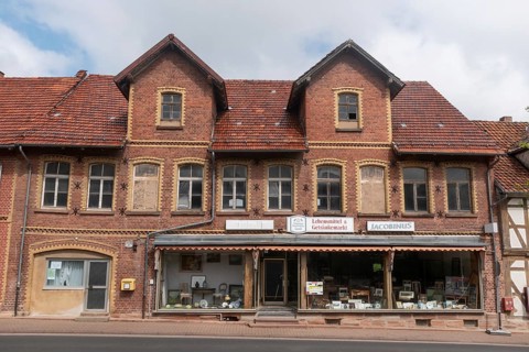 Antiques, former grocery store, business abandonment, brick building, Kleinalmerode, municipality,