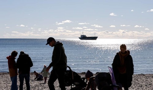 Beach scene on the south beach in sunny autumn weather, Fehmarn island, 18.10.2025, Fehmarn,