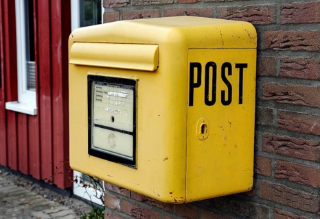 One of the last mailboxes for sending letters, 14.10.2025, Fehmarn, Schleswig-Holstein, Germany