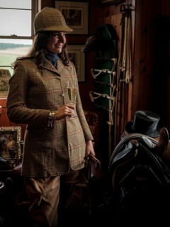 A rider from the Toronto North York Hunt Club, dressed in traditional hunting clothes, prepares
