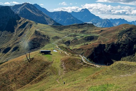 View from Fellhorn to mountains of the Allgäu Alps, behind Kanzelwand-Bahn mountain station, Großer