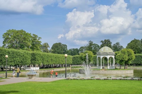Fountain, Swan Lake, Kadriorg Park, Tallinn, Estonia