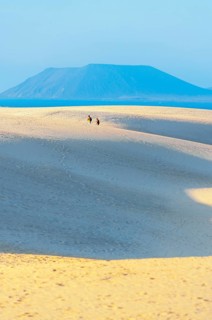 Corralejo sandy dunes with Lobos Island in the background, Fuerteventura, Canary Islands, Spain