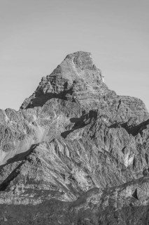 Mountain panorama from the Koblat-Höhenweg on the Nebelhorn across the Obertal with lush green