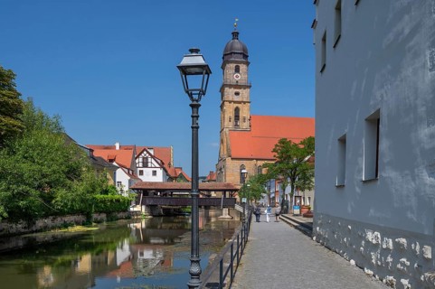 Promenade an der Vils, in the back, Schiffbrücke and St. Martin, Amberg, Upper Palatinate, Bavaria,