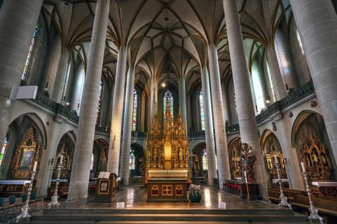 Interior with baroque high altar, St. Martin church, largest Gothic hall church in Upper