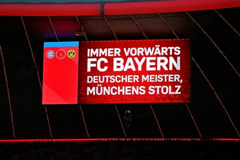 Teleprompter scoreboard, text, to sing along, ALWAYS FORWARD, official stadium anthem FC Bayern