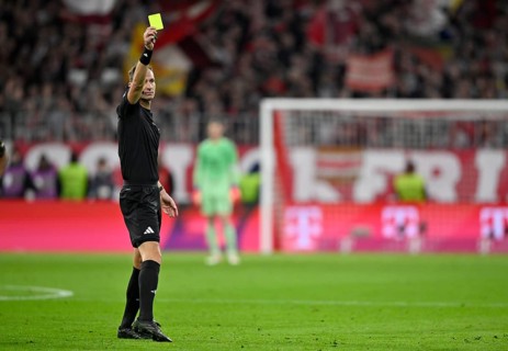 Referee Bastian Dankert shows yellow card warning Deutscher Classico, FC Bayern Munich FCB against