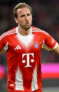 Goal cheers Harry Kane FC Bayern Munich FCB (09) German Classico, FC Bayern Munich FCB versus