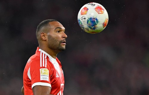 Jonathan Tah FC Bayern Munich FCB (04) Action on the ball Portrait German Classico, FC Bayern