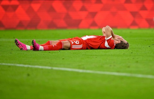 Harry Kane FC Bayern Munich FCB (09) injured ground injury Deutscher Classico, FC Bayern Munich FCB